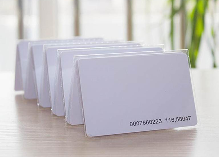 O que são cartões RFID impressos personalizados e pagamento sem dinheiro RFID?